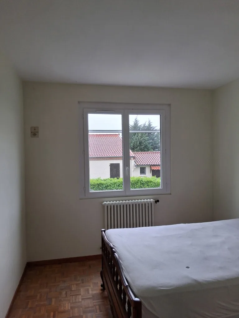Chambre repeinte après préparation complète des supports