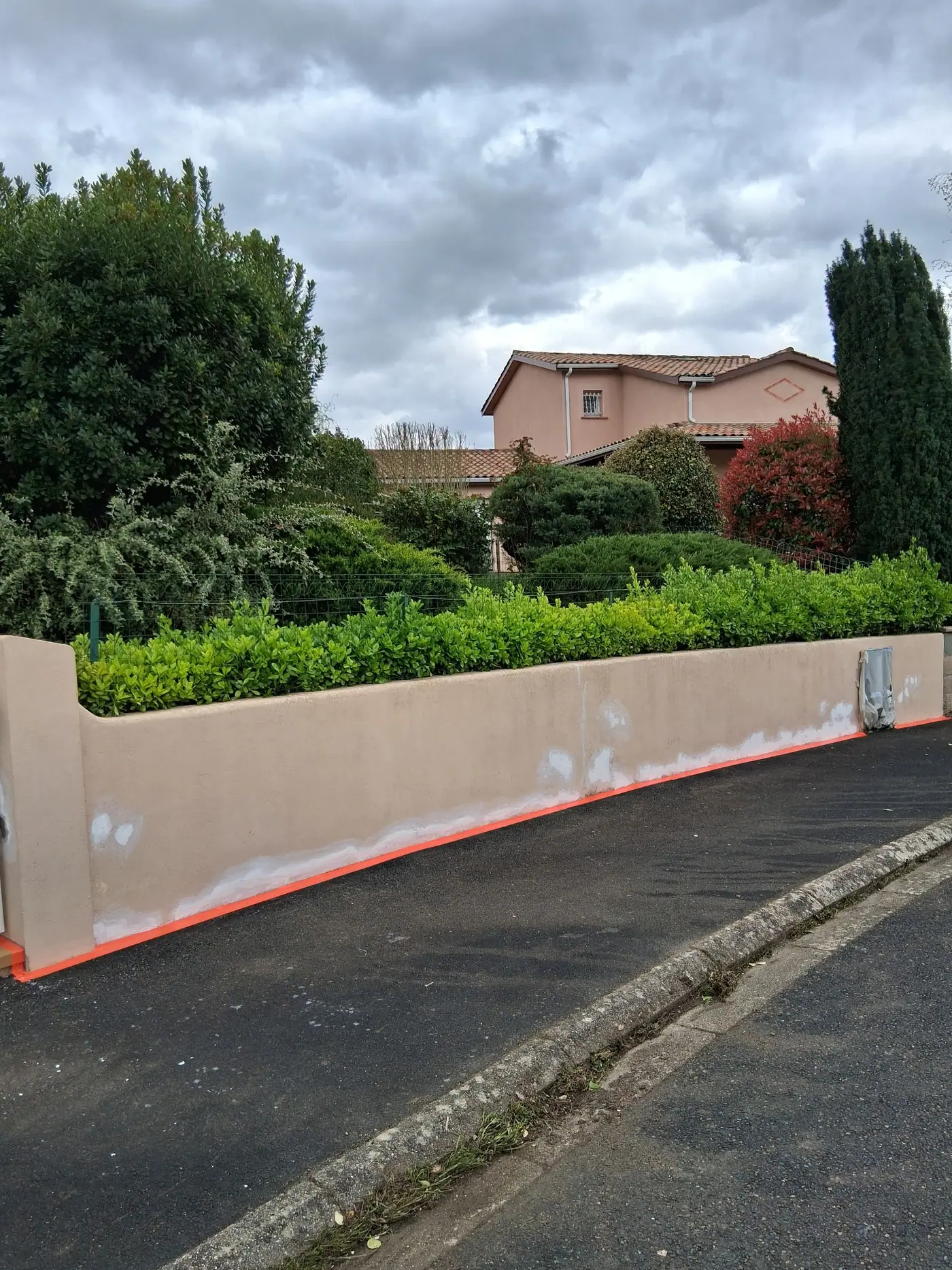 Murette peinte avec peinture Zolpan après nettoyage et protection